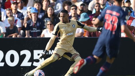 Ederson se machuca e John, ex-Botafogo, é convocado para amistosos