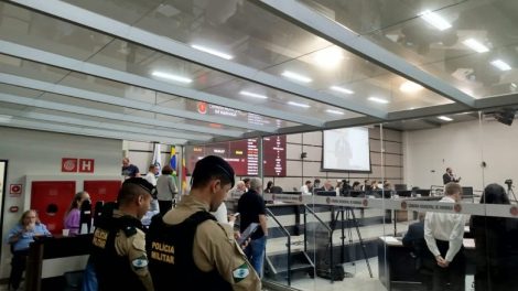 WhatsApp Image 2025 10 02 at 11.22.29 Presidente deixa a câmara escoltada por seguranças e guardas municipais