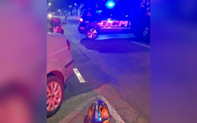 GCM atira pelas costas em entregador após discussão de trânsito em São Bernardo; vítima tem bala alojada no pescoço