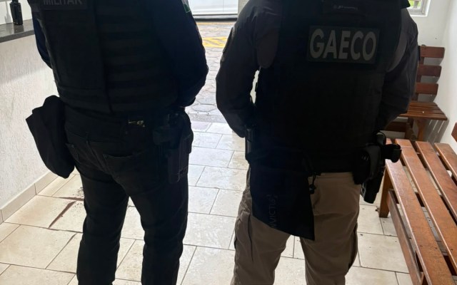 Policiais militares são presos por torturar vítima dentro de batalhão no litoral do Paraná e exigir pagamentos, diz MP