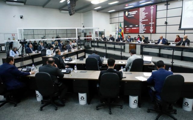 Câmara de Maringá aprova criação de 50 cargos comissionados e reestruturação da Prefeitura
