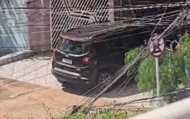 Vídeo mostra estudante de medicina discutindo, agredindo e invadindo casa com carro para atropelar homem de 68 anos em RO; vítima morreu