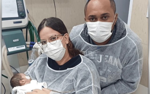 “Nosso milagre”: bebê de 1 mês é dado como morto, mas horas depois funerária percebe que ele estava vivo