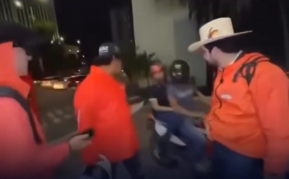 VÍDEO: Influenciador mexicano é morto a tiros durante transmissão ao vivo em restaurante