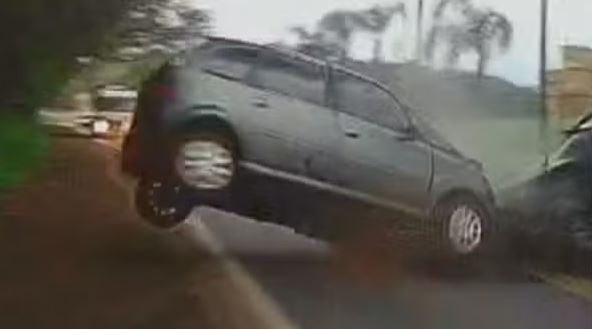 VÍDEO: Câmera veicular flagra batida que matou motorista; tentativa de ultrapassagem causou colisão