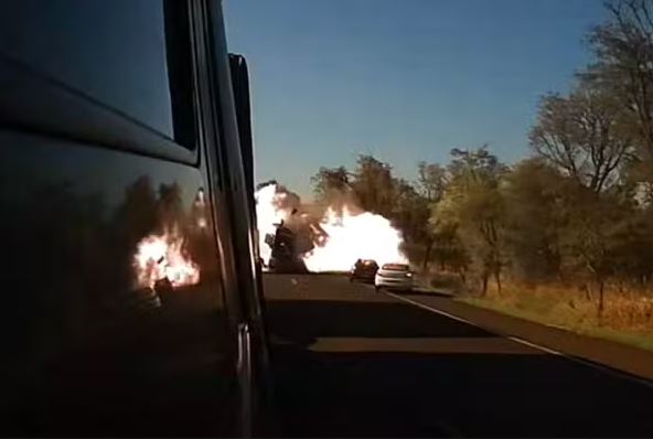 Carreta com combustível explode após colisão na BR-163; quatro mortos e seis feridos
