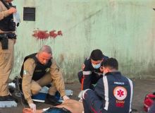 Mãe esfaqueia namorado da filha adolescente durante briga em Maringá