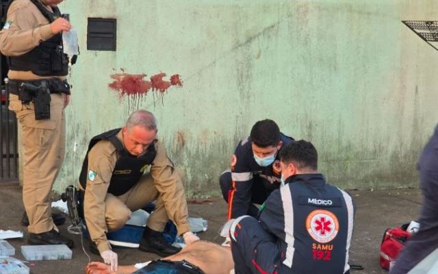 Mãe esfaqueia namorado da filha adolescente durante briga em Maringá