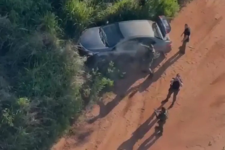 Perseguição por terra e pelo ar termina com apreensão de mais de 400 quilos de maconha no Paraná
