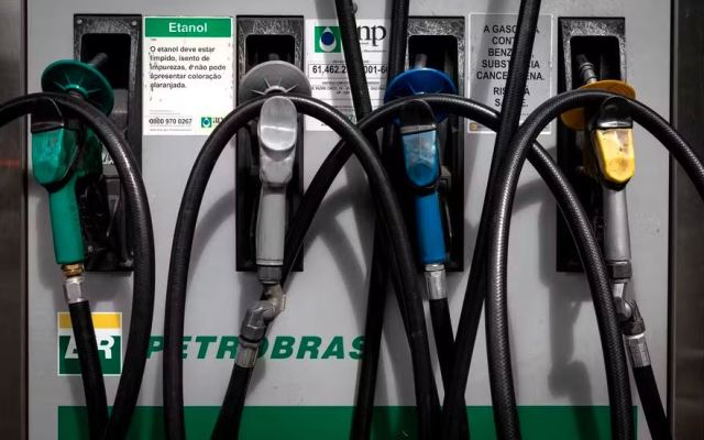 Estados aprovam aumento do ICMS sobre gasolina, diesel e gás de cozinha para 2027; governo federal tentou reduzir imposto
