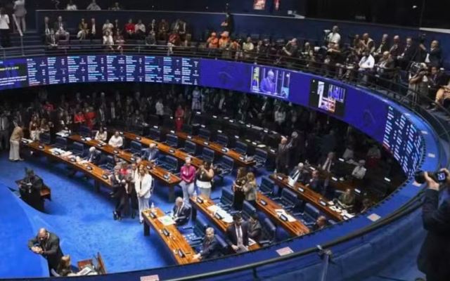 Dois senadores do Paraná apoiam fim da escala 6×1; Sergio Moro opta por não votar