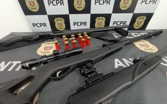 Polícia apreende espingarda calibre 12, drogas e balanças durante operação em Mandaguaçu