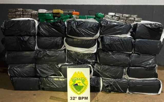 PM atende denúncia de furto de fiação e encontra mais de 700 kg de maconha em barracão em Sarandi