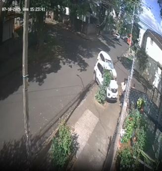 VÍDEO: Carros batem em cruzamento e atropelam pedestre em Maringá